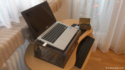 Netbook and notebook stand - netbook on top.jpg